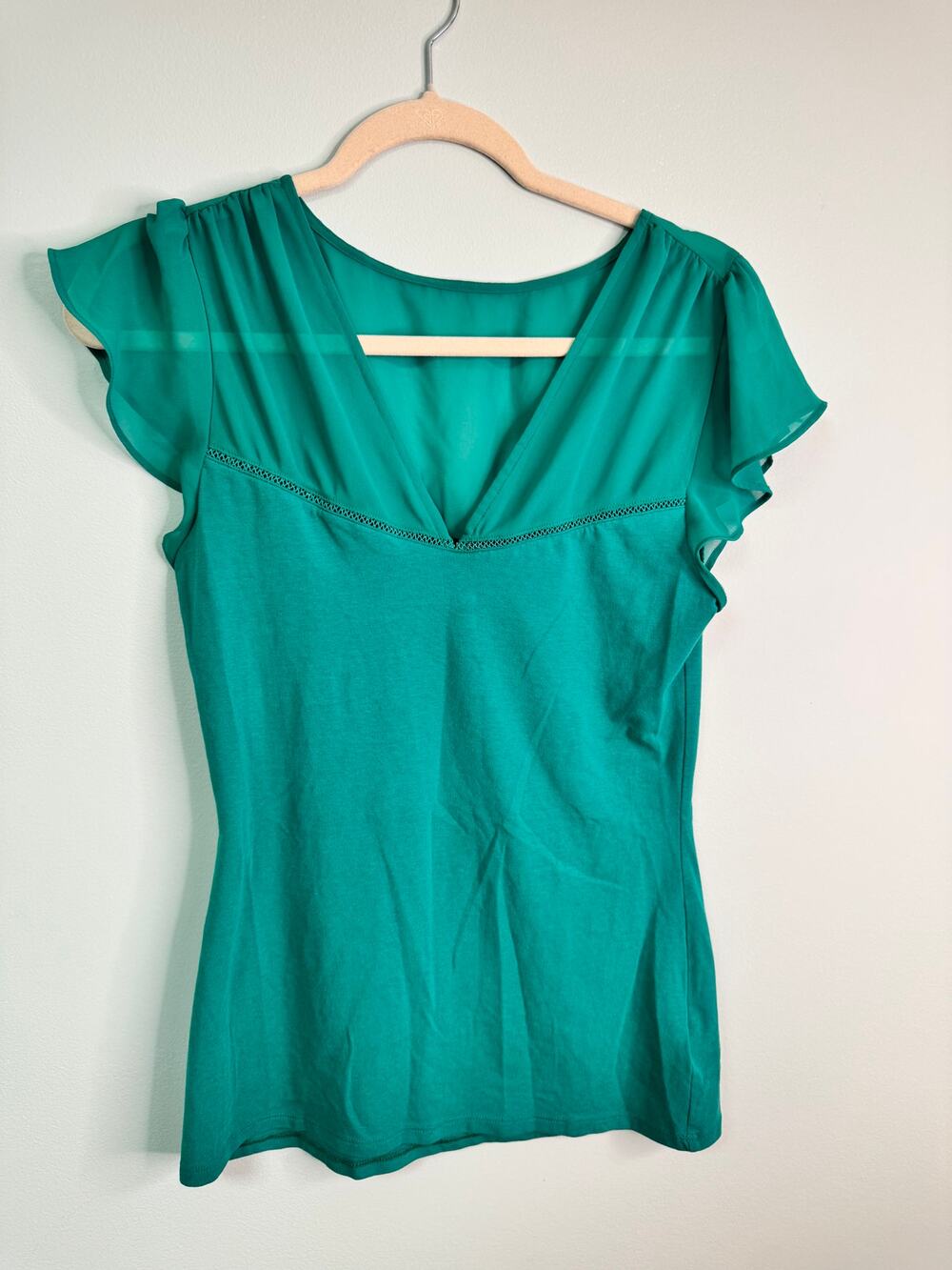 NWOT! Express Sheer V-Neck Hip Length Top - Size Medium - Green